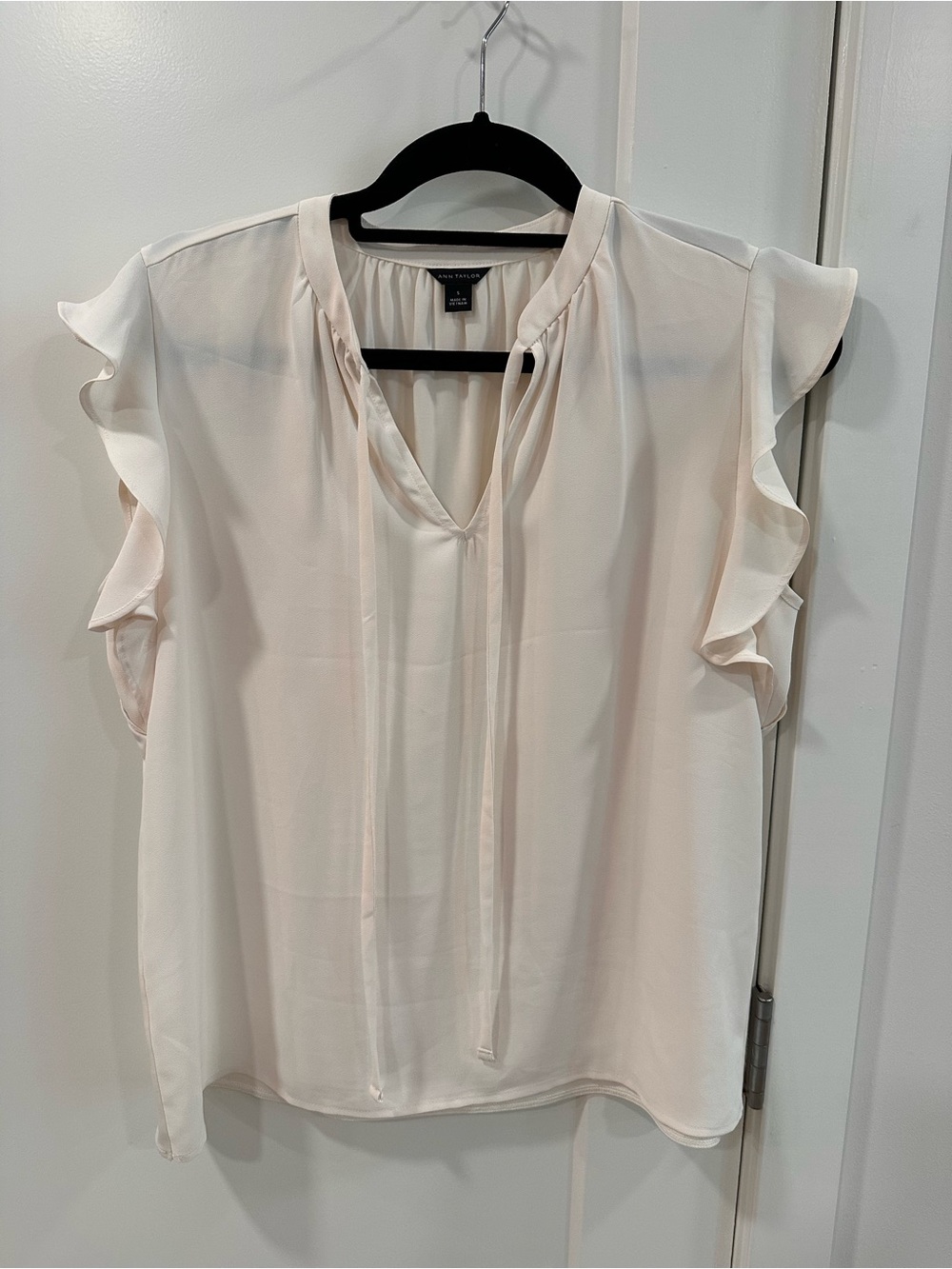 Ann Taylor Ivory Tie Neck Flutter Sleeve Blouse Size S